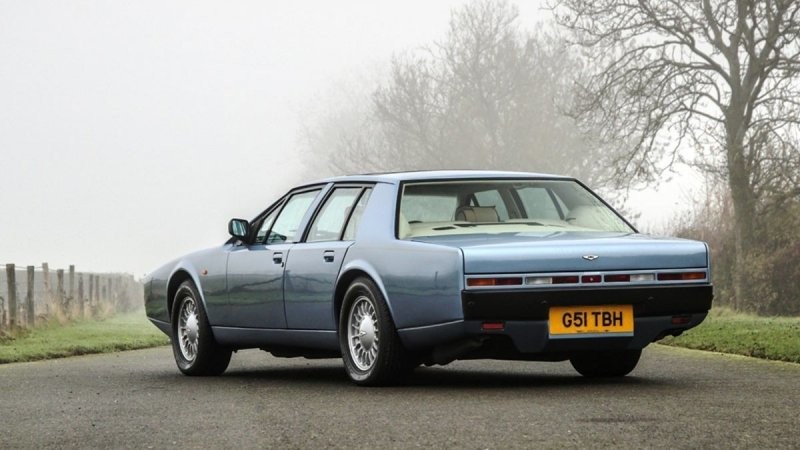 Aston Martin Lagonda с малым пробегом: самый некрасивый автомобиль всех времён