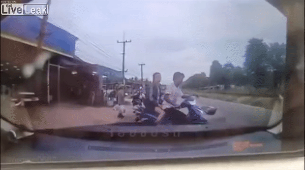 Девушка в рубашке родилась