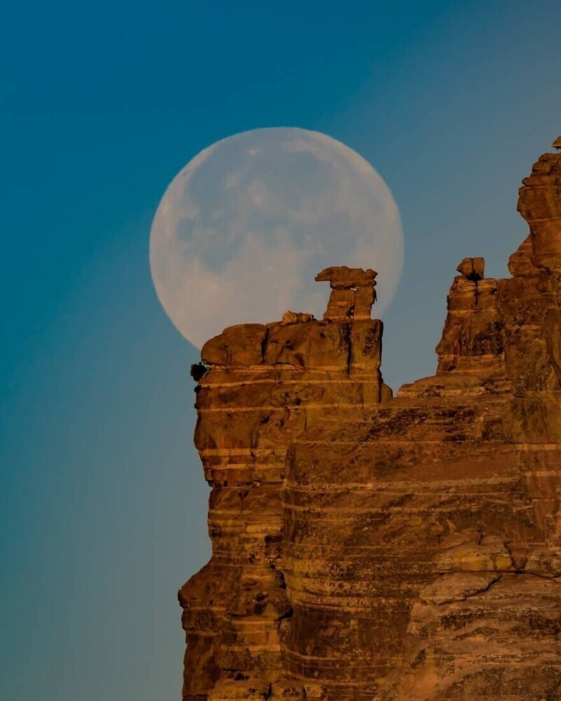 Фотограф снимает невероятную Луну без фотошопа