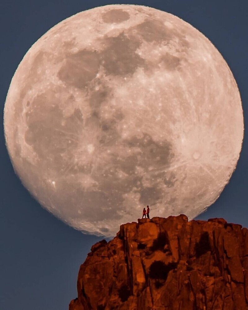 Фотограф снимает невероятную Луну без фотошопа