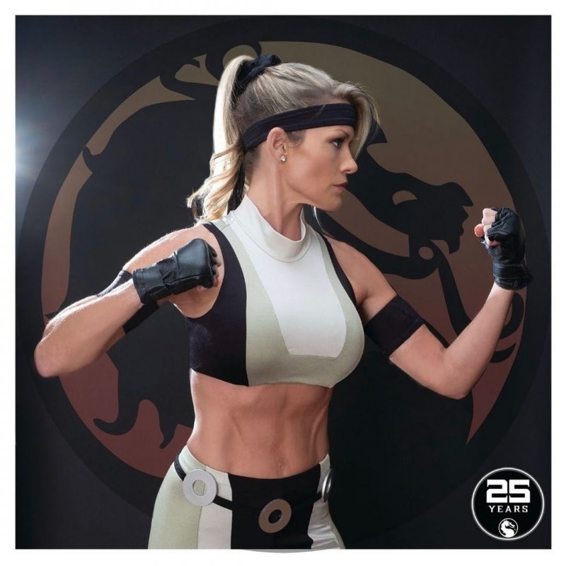 Соня Блэйд из Mortal Kombat 3 спустя 25 лет снова предстала в образе