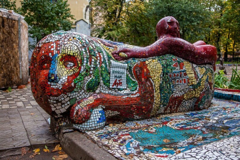 Мозаичный дворик в Петербурге