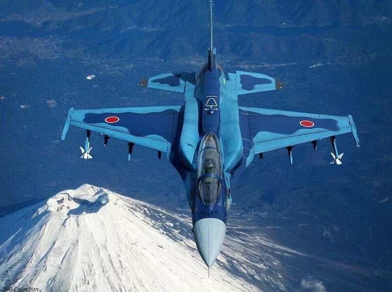 но и на милитаристское настоящее – Mitsubishi F-2, глубокое переосмысление истребителя F-16 для японских сил самообороны.