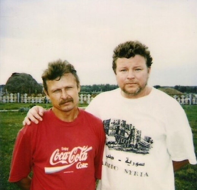 Сергей Гранкин и Михаил Евдокимов (1957-2005гг) на берегу «Катуни» в Верх-Обском у стадиона «Старт»1997 год
