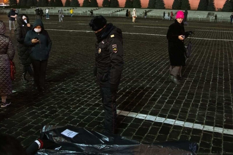 Протест в целлофановых мешках на Красной площади