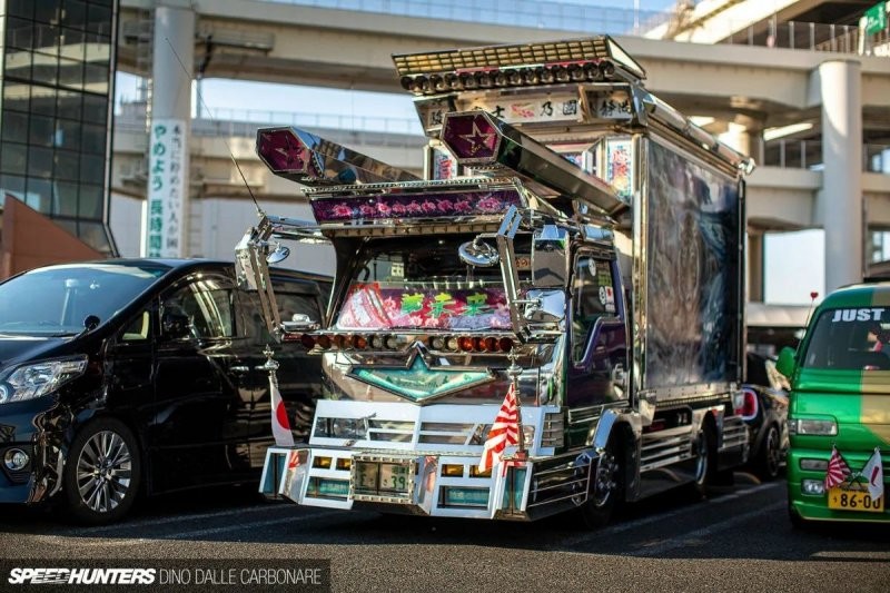 Безумный японский грузовик в стиле Декотора - когда атрофировано чувство меры