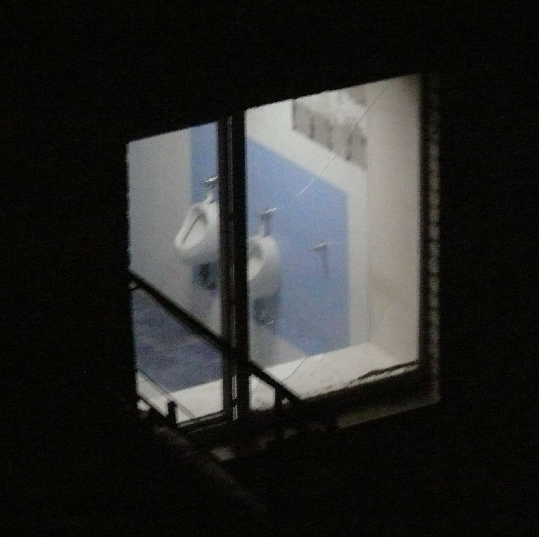 голая в окне дома напротив фото 105