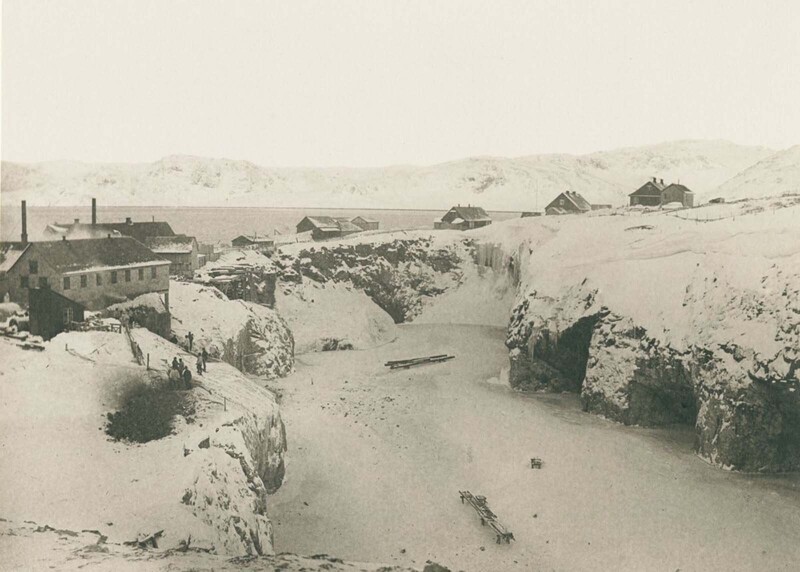 Криолитовый карьер в Ивиттууте, который был окончательно истощен к 1987 году. Фотография сделана в 1889 году