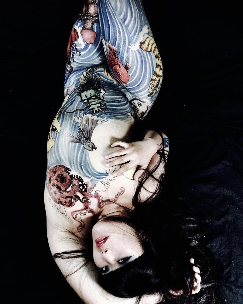 Японский боди-арт: картины тушью на женских телах