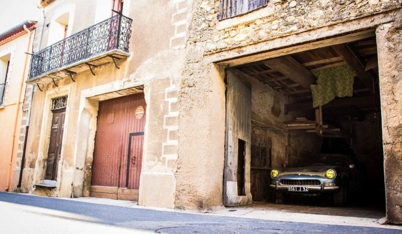 Редкий Ferrari выставят на торги: владелец по странной причине припарковал его в гараже на 46 лет