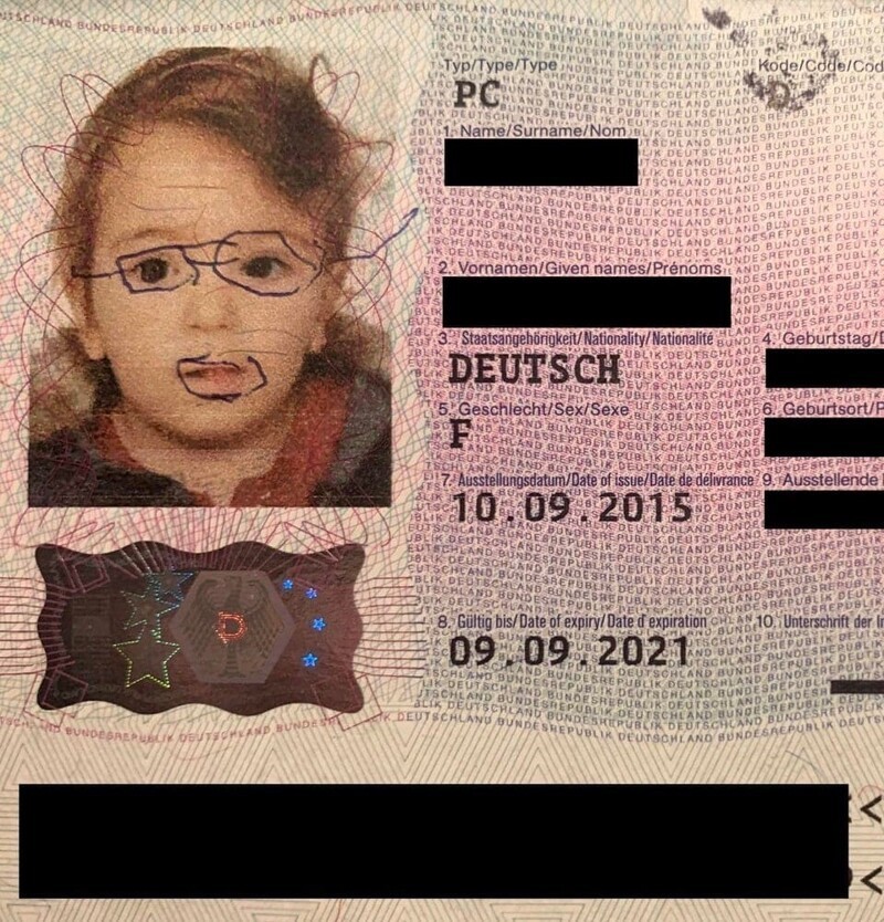 5. «Моя сестра порисовала в своём паспорте»