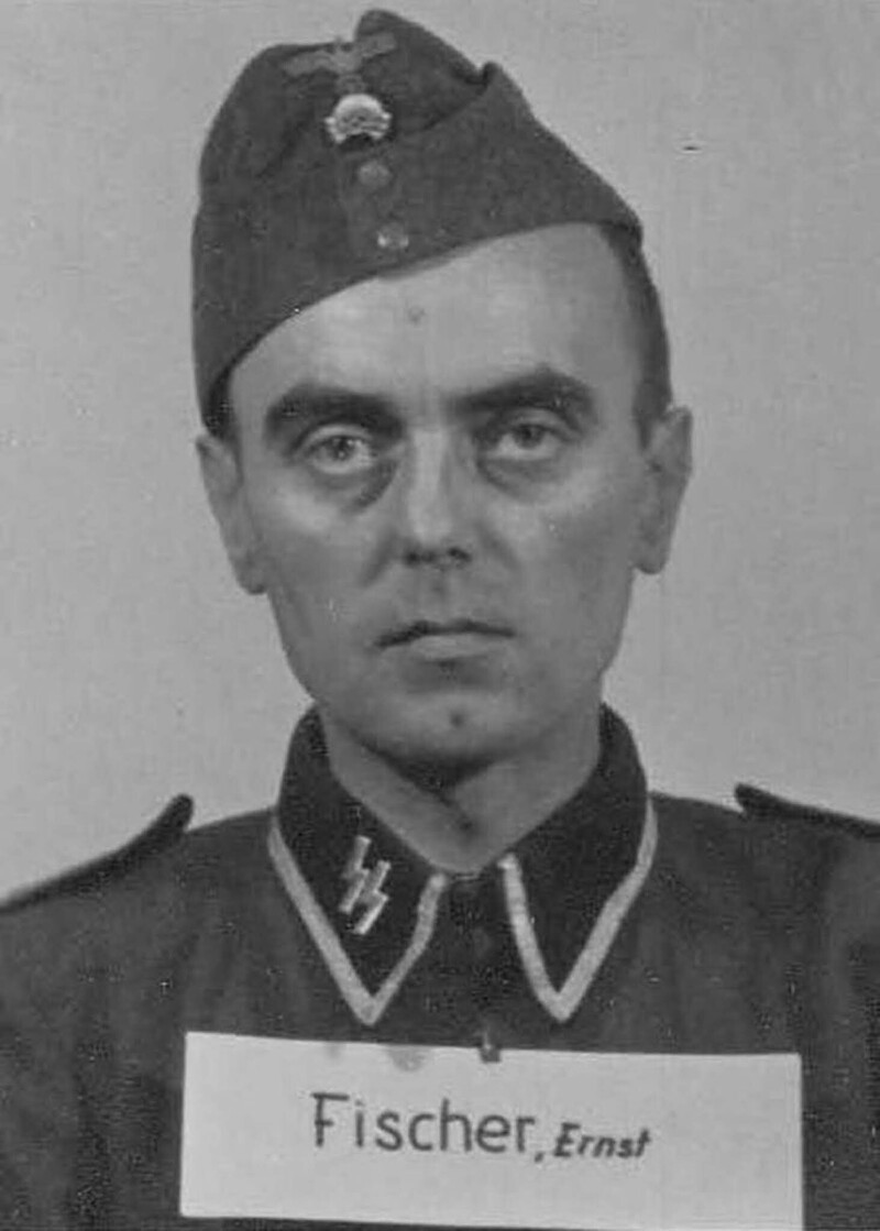 Эрнст Фишер, бывший фармацевт, в СС с 1941г., унтершарфюрер