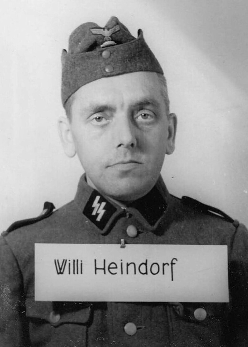 Вилли Хайндорф, бывший секретарь суда. В СС с 1933г.