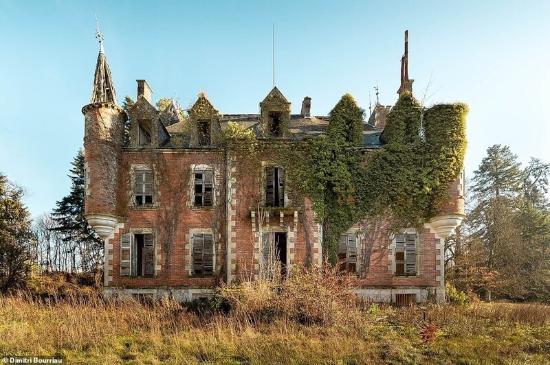 14. Когда-то этот замок во Франции был очаровательным и веселым местом, но теперь нужно набраться смелости, чтобы его посетить