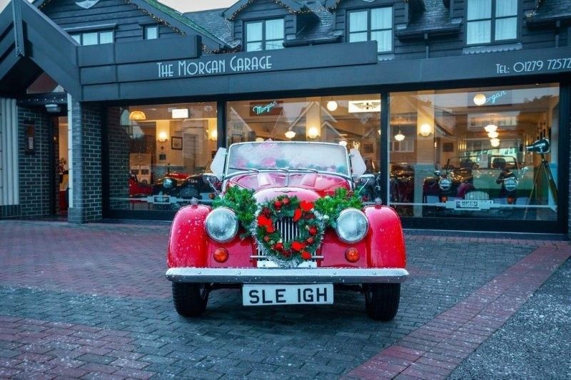 Сани Санта-Клауса: красный Morgan выставлен на продажу в Великобритании