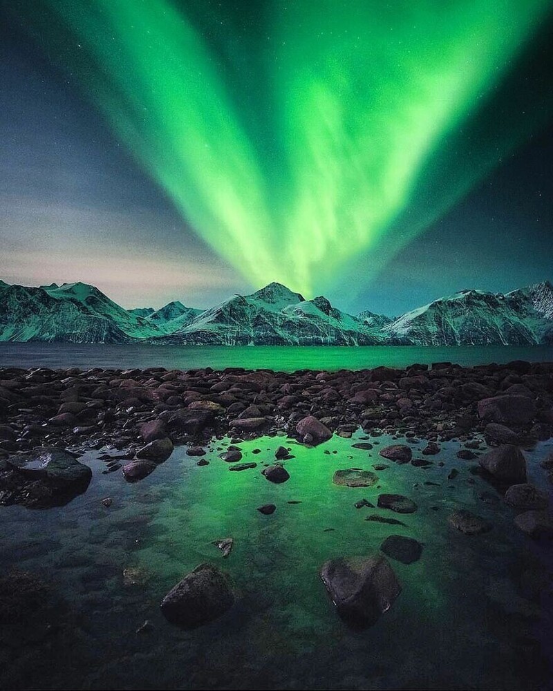23. «Извержение северного сияния», Тор-Ивар Нэсс. Люнгенские Альпы, Норвегия