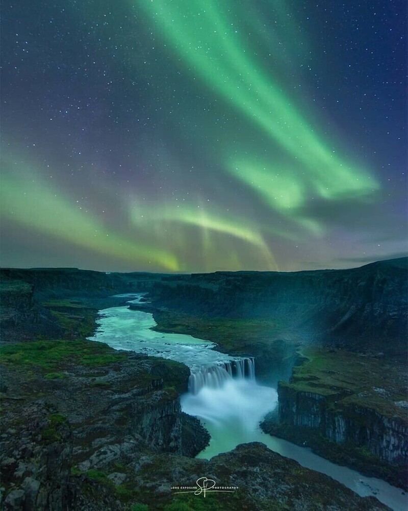 19. «Северное сияние на водопаде Хафрагилсфосс», Стефано Пеллегрини. Исландия