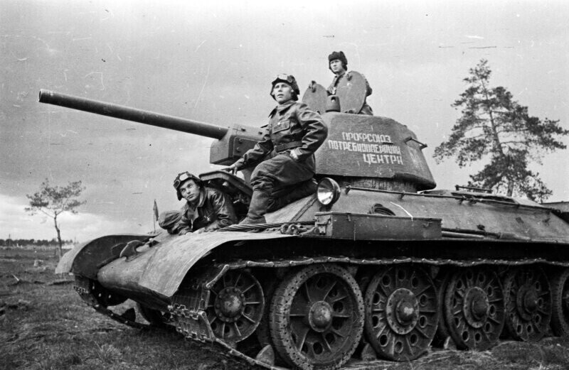 19 декабря 1939 года. На вооружение советской армии принят танк Т-34