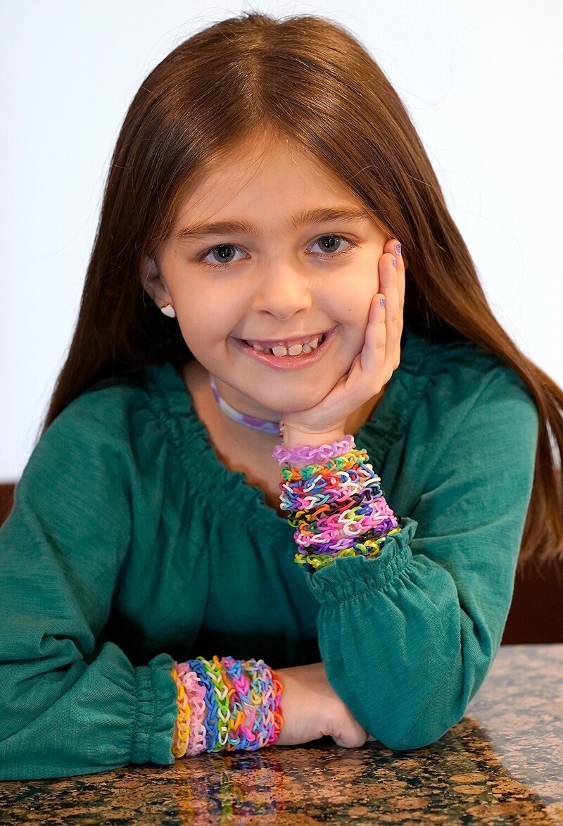 Семилетняя девочка продала браслетики и пожертвовала больнице 1,8 млн рублей