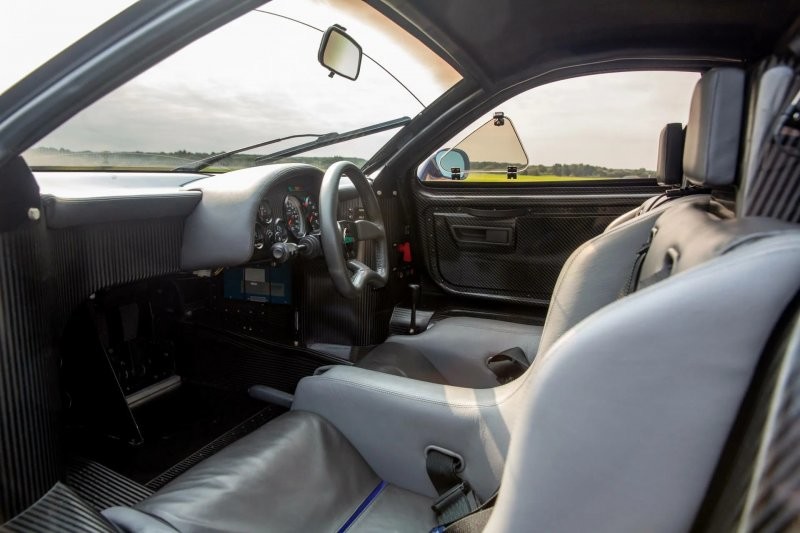 Jaguar XJR-15 — первый в мире карбоновый суперкар, о котором все забыли