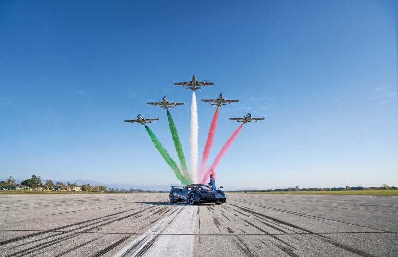 Всего полмиллиарда рублей! Новый Pagani Huayra Tricolore, как дань уважения итальянской пилотажной группе Frecce Tricolori