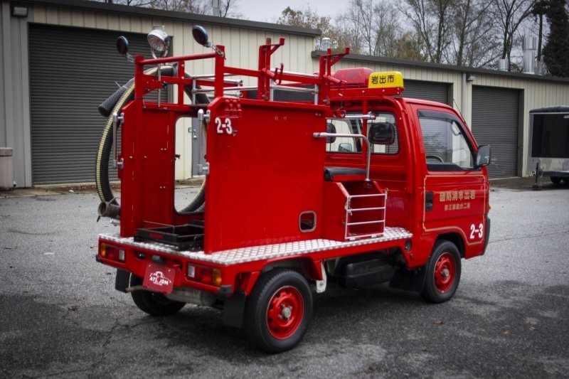 Посмотрите на маленький пожарный грузовик Honda Acty, который никого не оставит равнодушным