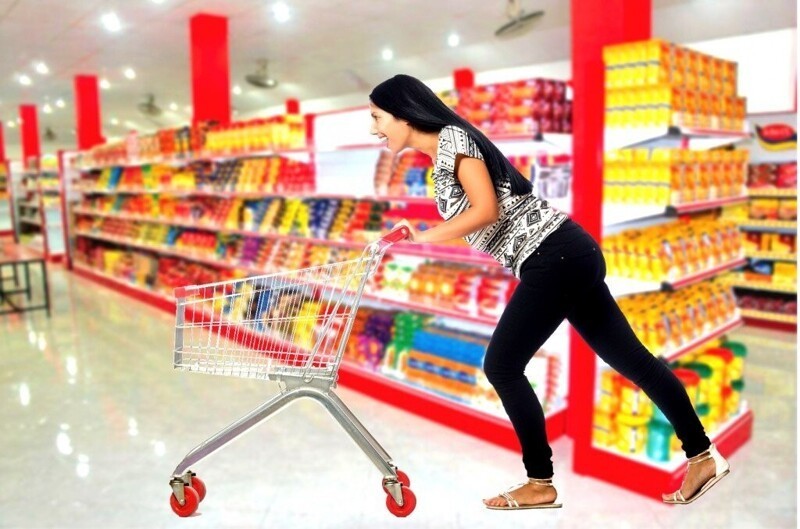 6. Если вы носитесь с тележкой для покупок по супермаркету в течение получаса, то сжигаете более 100 калорий. Чем больше нагрузите тележку - тем больше калорий израсходуете