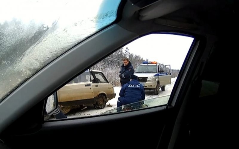 Погоня со стрельбой за пьяной молодежью на ВАЗе в Костромской области