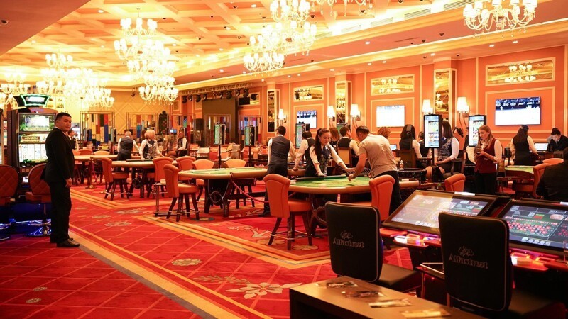 Недалеко от Алма-Аты есть ряд легальных казино, где можно испытать удачу
