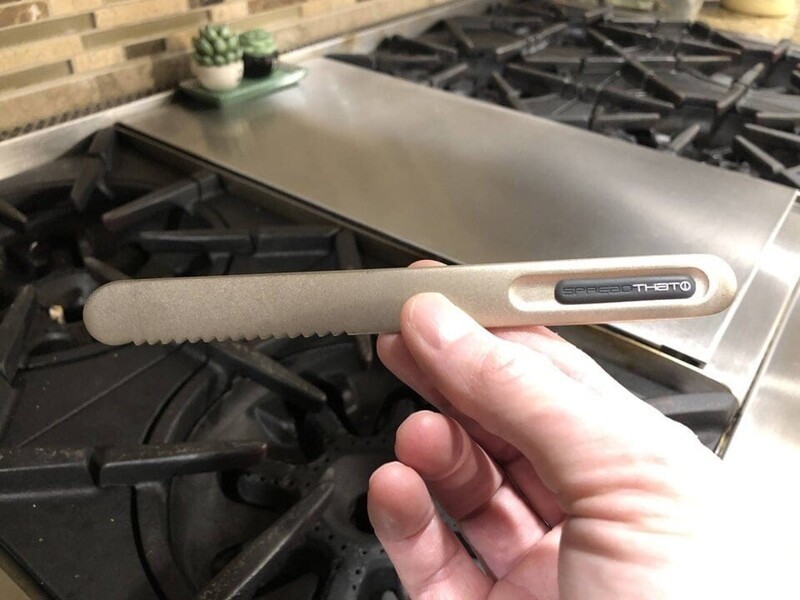 4. Специальный нож для масла, который нагревается при прикосновении