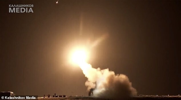 Видео: концерн "Калашников" показал испытания новейшей зенитной управляемой ракеты