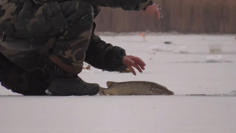 Зимняя рыбалка 2020 и опасный лед! Ловля зимой на мормышку. Подводная съемка