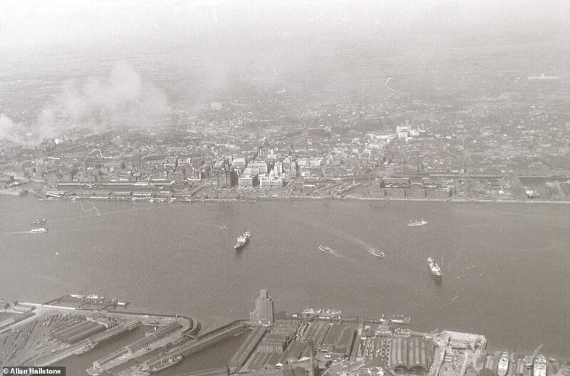 Ливерпуль, Мерси и Биркенхед с высоты птичьего полета. Снимок сделан во время перелета из Ливерпуля на остров Мэн 18 июня 1959 года