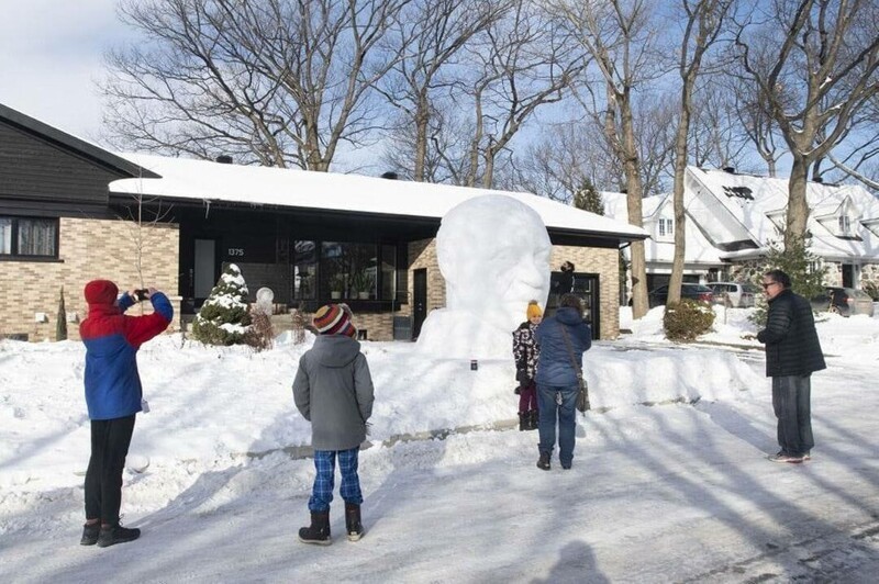 Канадский художник слепил снеговика в виде Джорджа Флойда, но не учел, что снег - белый