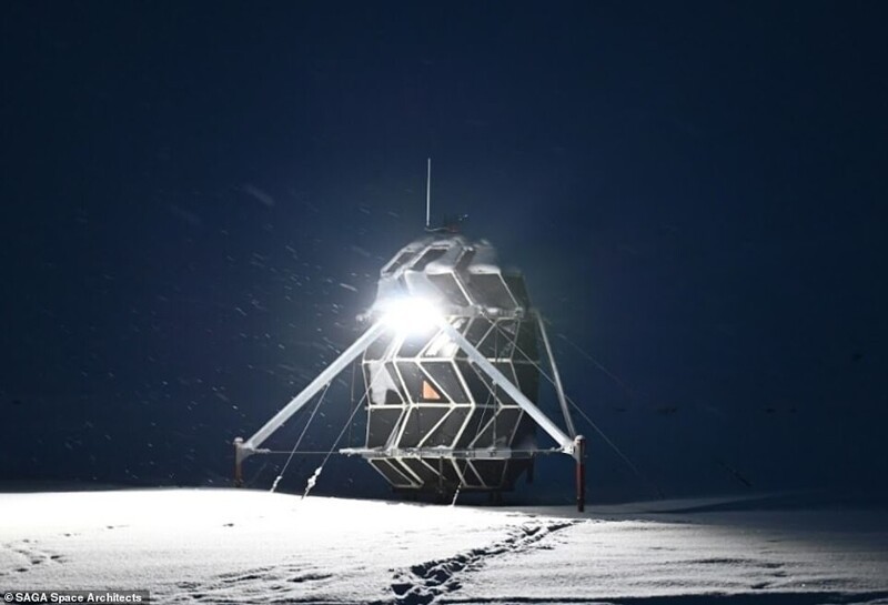 Два архитектора испытали лунный модуль для космических туристов