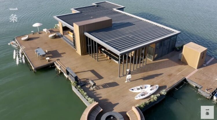 Китаец построил морской плавучий дом площадью 56 квадратных метров