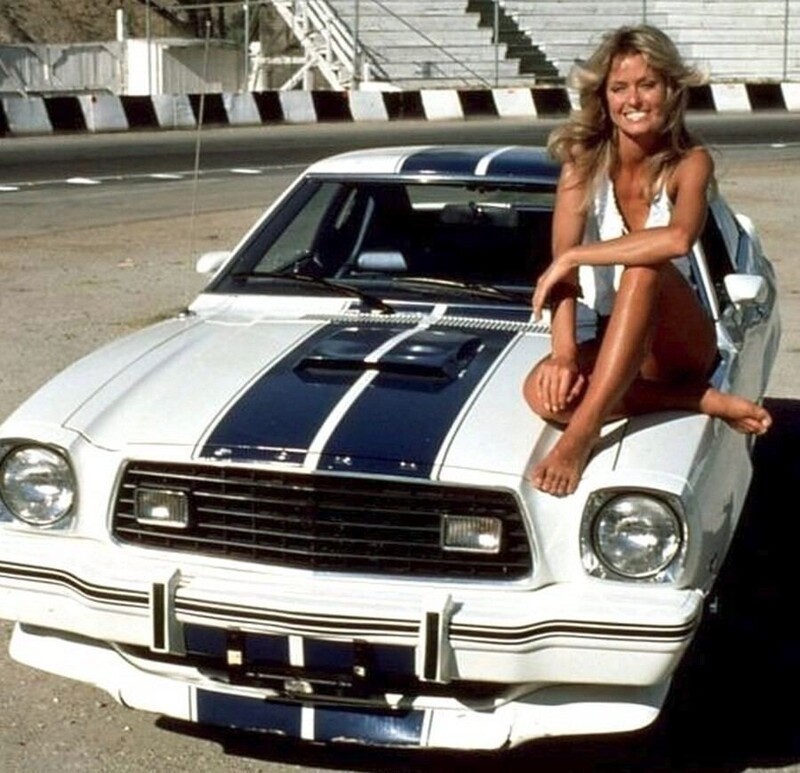 Фарра Фосетт на Mustang 1976 Cobra II