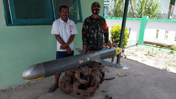 Индонезийский рыбак поймал подводный дрон ВМС Китая