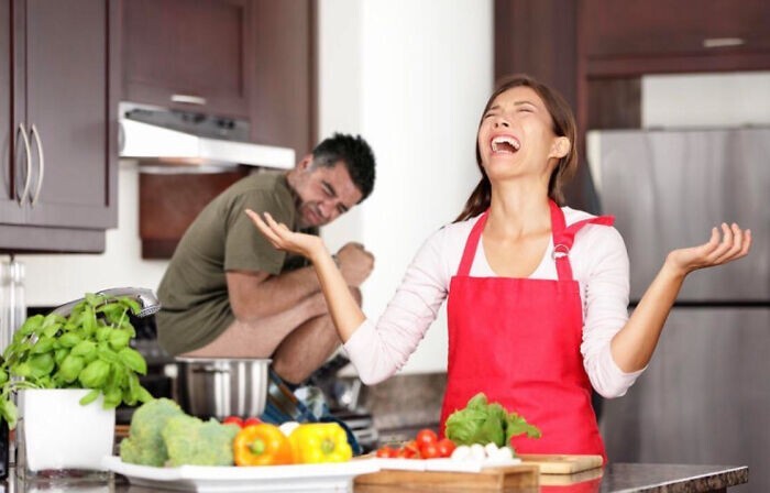 6. Когда пытаешься объяснить жене, что ее готовка - полное дерьмо