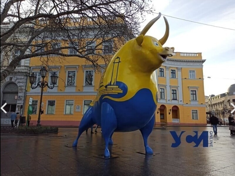 Нет такой ситуации, из которой Украина не вышла бы с позором . Вот типичный пример: в Одессе раскрасили быка в цвета национального флага, а всё равно получилась свинья.