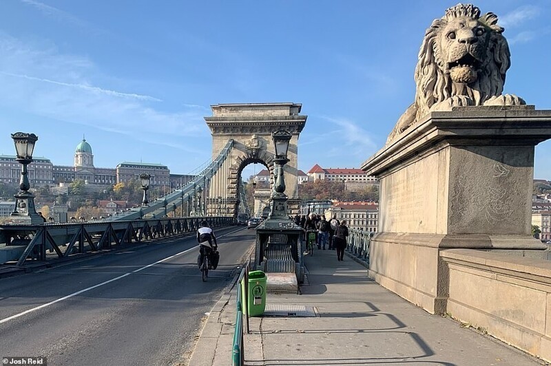 Мост Сеченьи - висячий мост через Дунай, соединяющий две исторических части Будапешта - Буду и Пешт