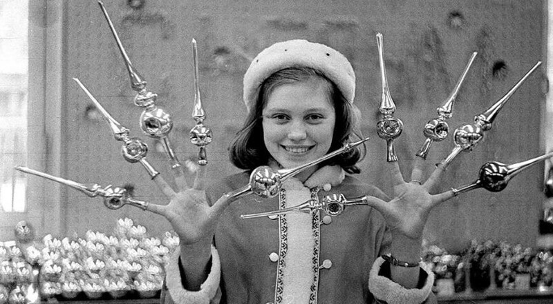 В магазине «Детский мир». Фотография П. Носова, 1967 год
