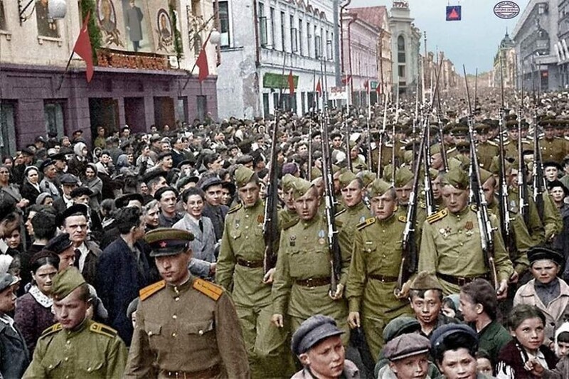 Казань. Улица Баумана. 9 мая 1945 года