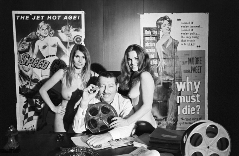 Январь 1971 года. Калифорния. Хозяин кинотеатра для взрослых. Фото Jack Garofalo.