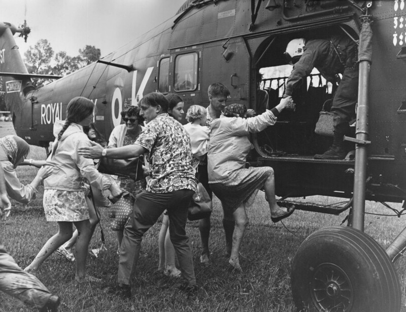15 января 1971 года. Малайзия. Британские ВВС эвакуируют соотечественников, оказавшихся в зоне бедствия во время наводнения.