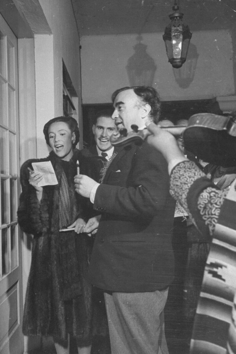 Долорес Дель Рио, 1944