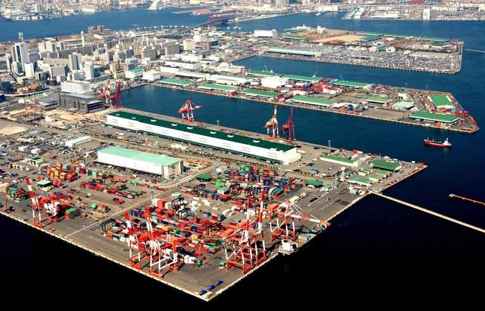 Какой порт самый крупный. Порт Айленд Япония. Порт Кобе и Осака. Порт Кобе Япония. Йокогама грузовой порт.