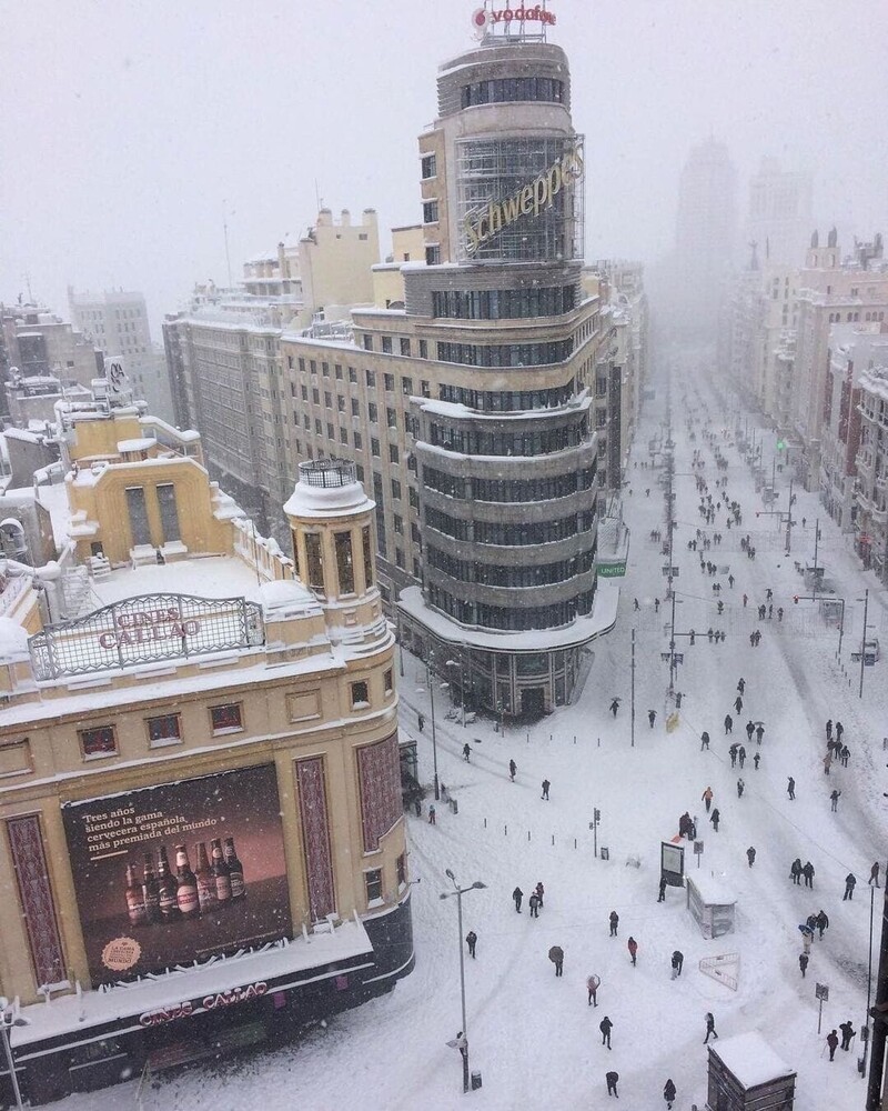 Столицу Испании завалило снегом — там выпало 20-30 сантиметров снега