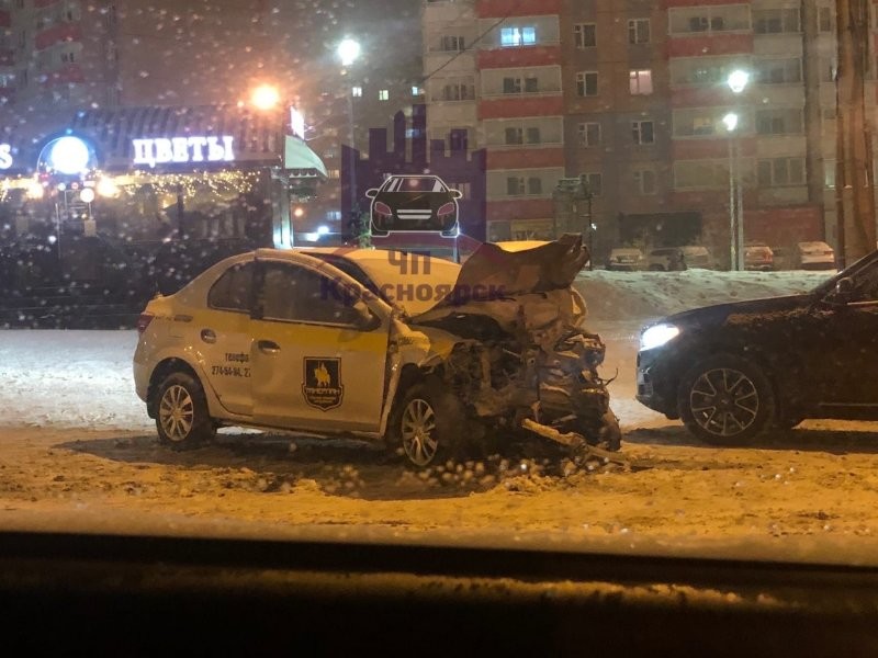 Авария дня. В Красноярске водителя вынесло на встречную полосу