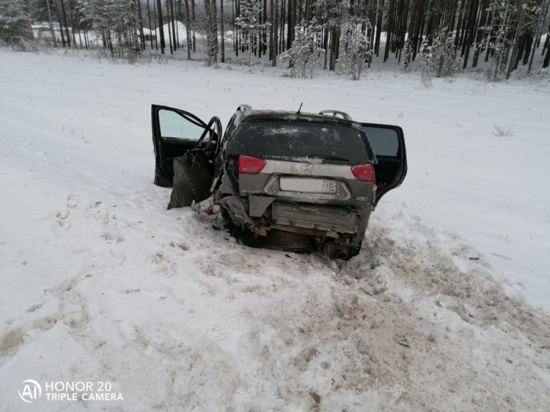 Авария дня. Три автомобиля столкнулись на трассе в Вологодской области